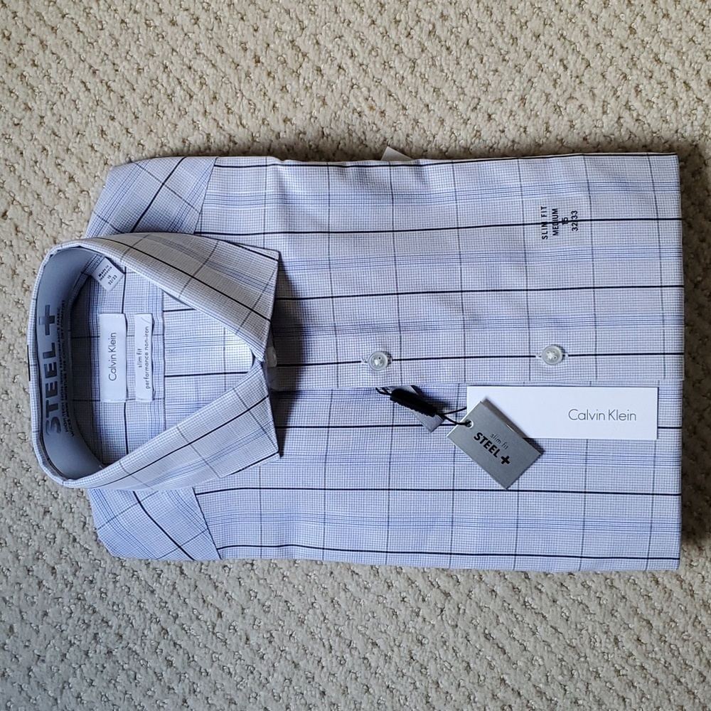 NWT Calvin Klein Men's Dress Shirt,   Slim fit, 15 32-33, light blue pattern.